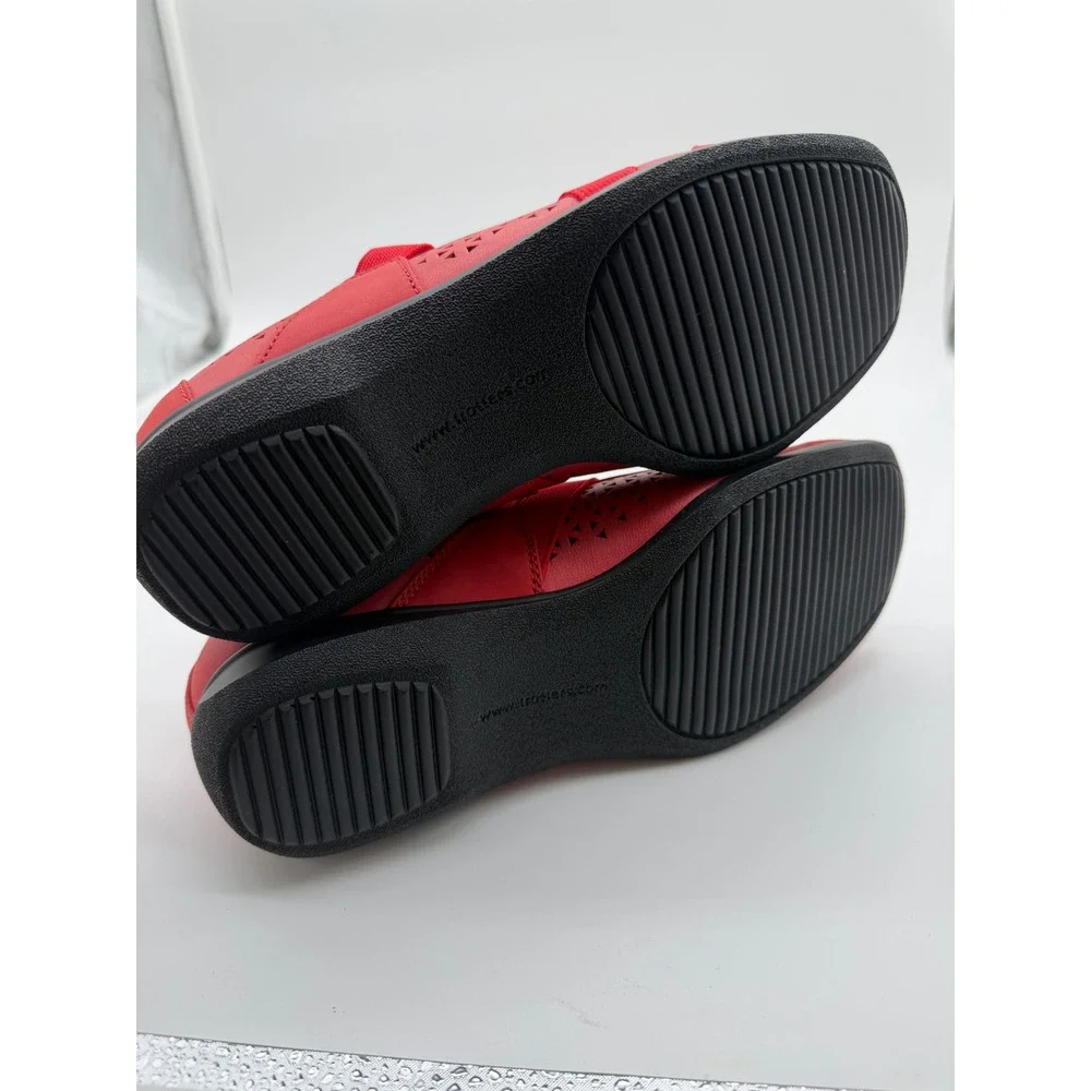 Trotters Josie Red Perforated Leather Mary Jane Flats T1761-610‎ Womens 7.5 WW
